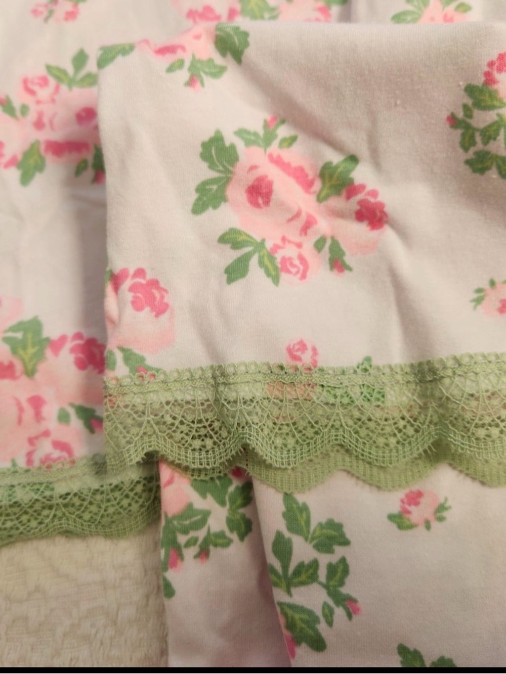NWT SHABBY CHIC SMALL FLORAL PAJAMA
LOUNGE SET - Picture 6 of 8